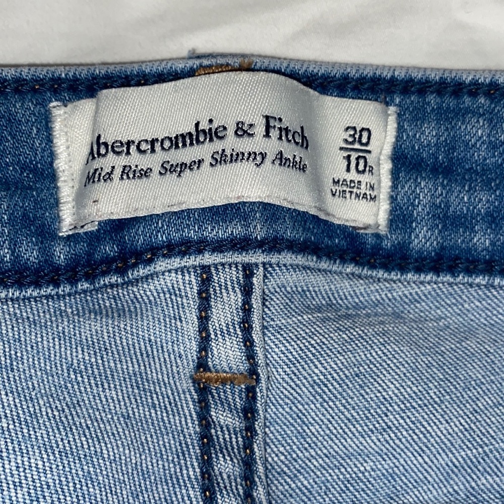 Abercrombie & Finch Mid Rise Super Skinny Ankle.